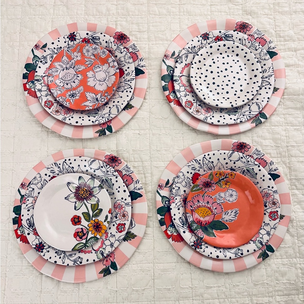 Vera Bradley Plates NWOT